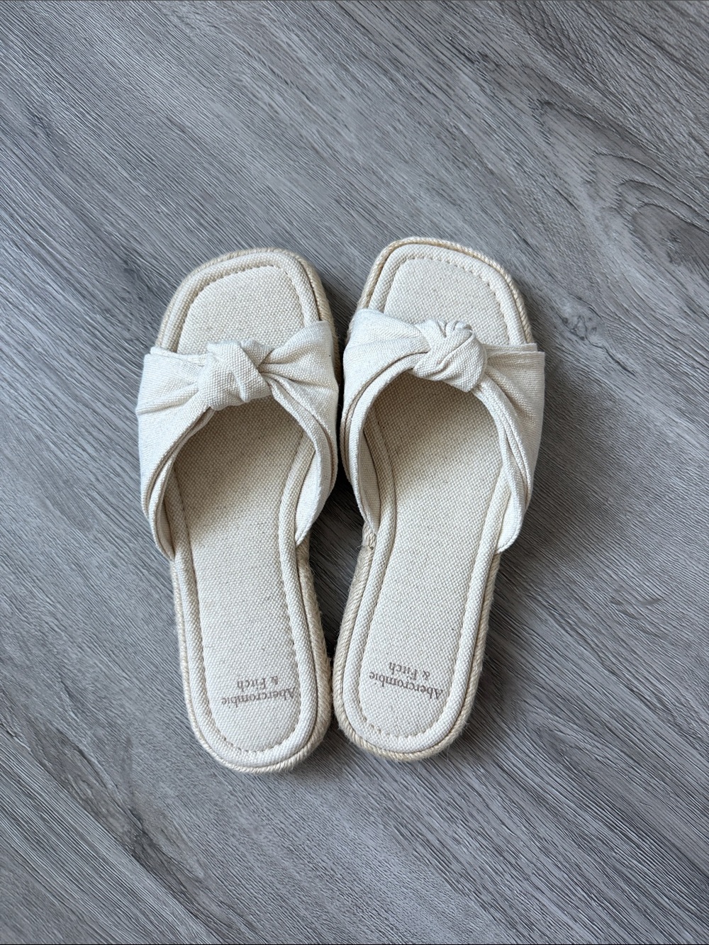 Abercrombie & Fitch Cream Knot Slide Sandals Size 7